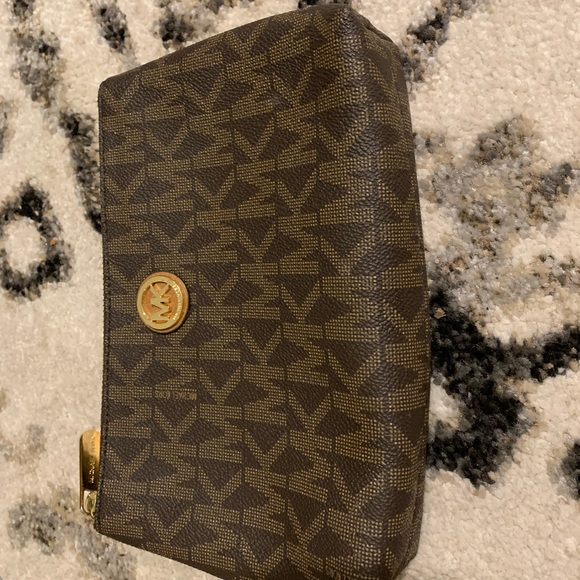 Michael Kors clutch - Picture 1 of 3